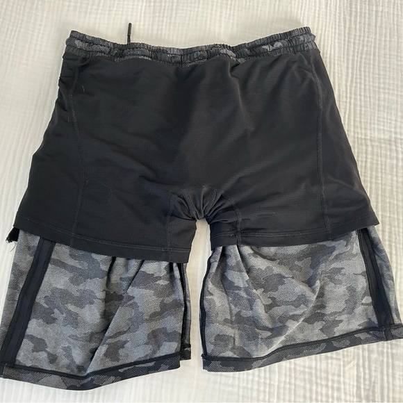 Lululemon Pace Breaker Short 9"
Variegated Mesh Camo Black
Size Medium
Liner - Picture 6 of 8